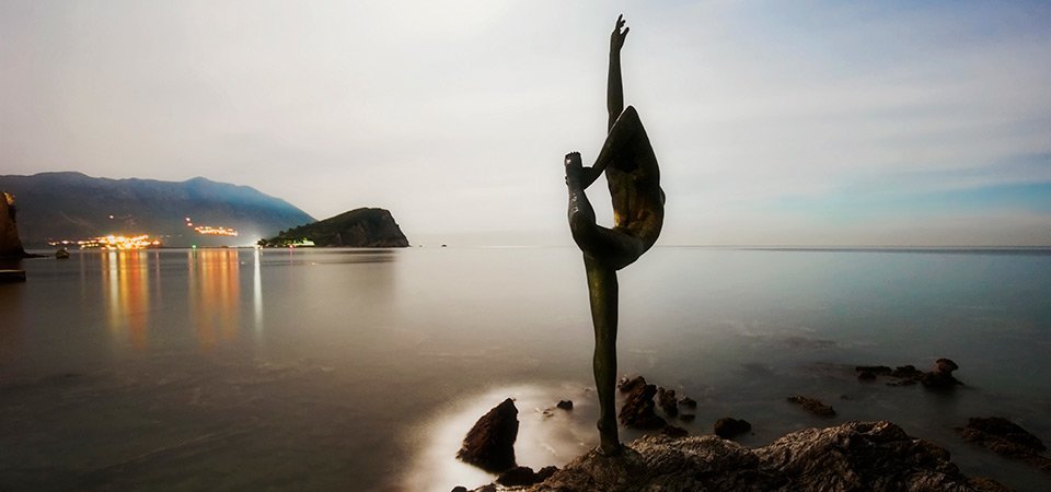 Budva dancer, 42°16.437’N, 18°50.150’E