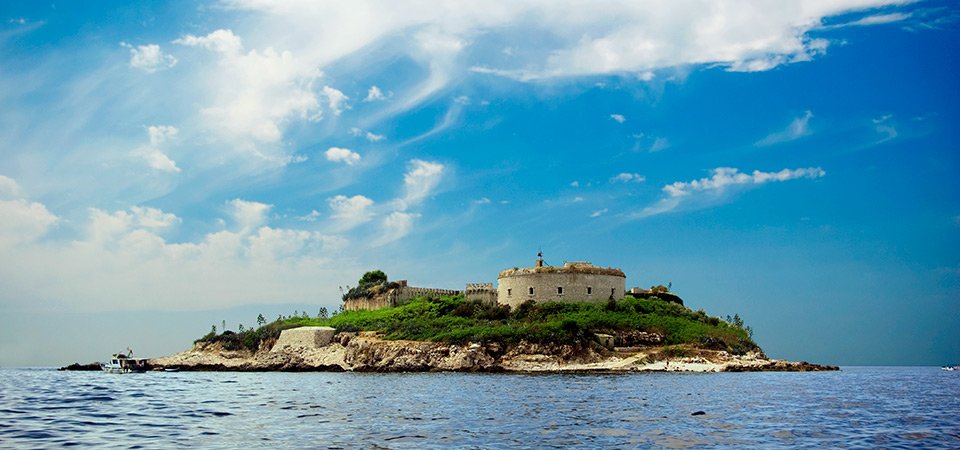 Fort Mamula, 42°23.710’N, 18°33.491’E